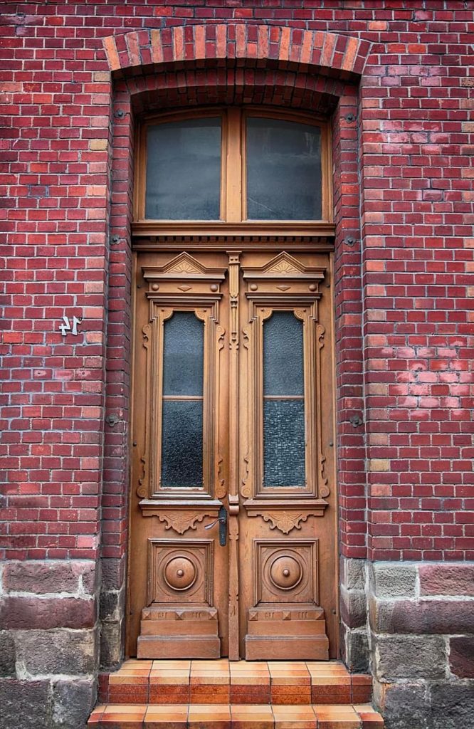 door, front door, old, oak, input, old door, wooden door, house entrance, historic center, house facade, nostalgia