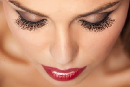 False Lashes vs Lash Extensions: Which Is Better for Your Lifestyle?