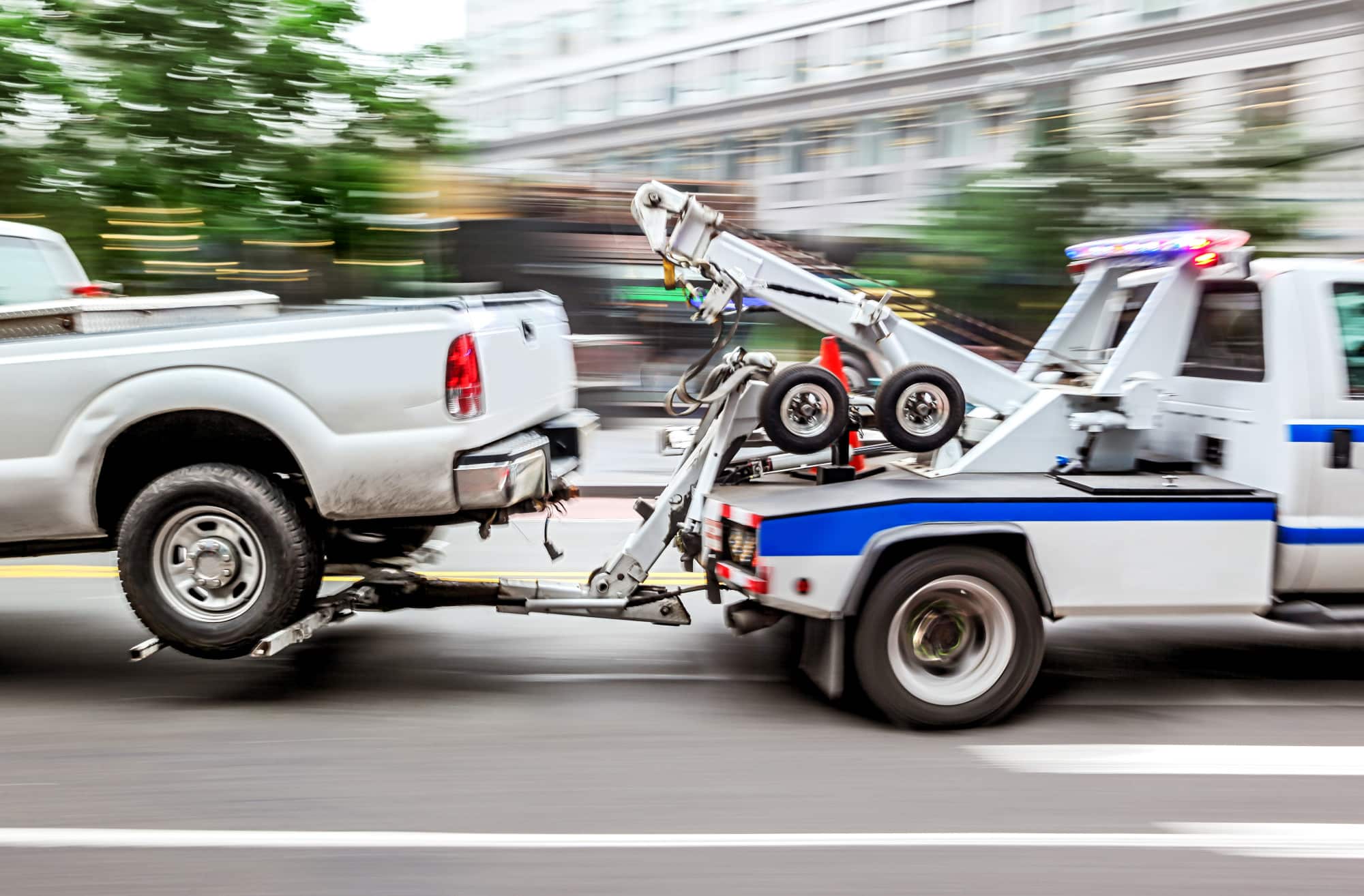 5 Reasons to Hire a Tow Service