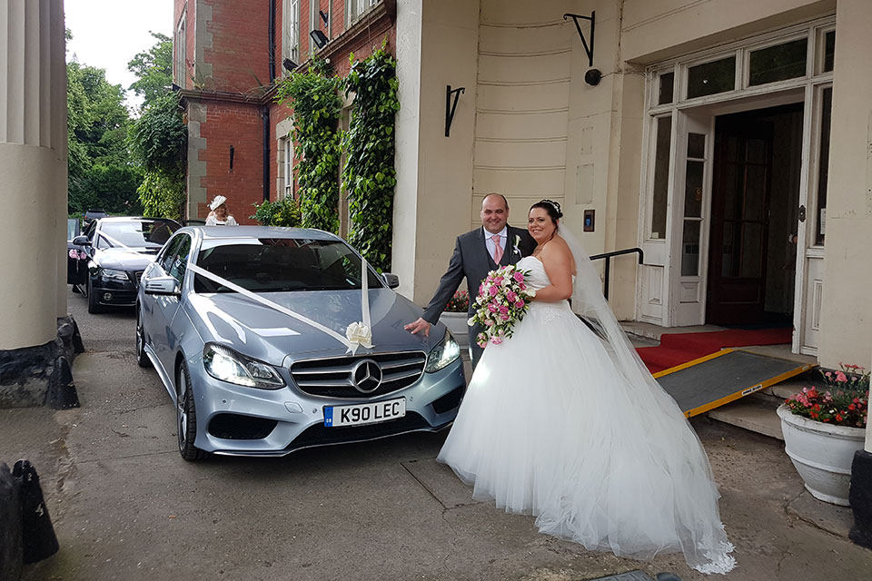 Hiring a Wedding Chauffeur is the Right Choice for You