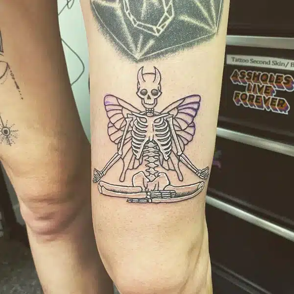 Skelaton above knee Tattoo