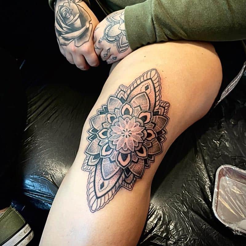 big flower Above Knee Tattoo design