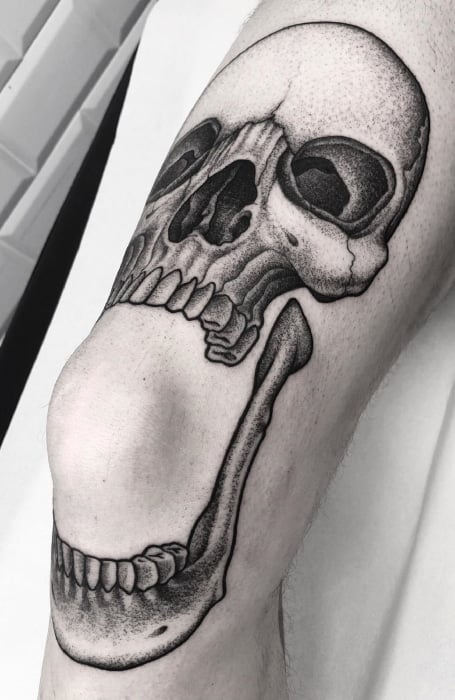 Skull Above Knee Tattoo design