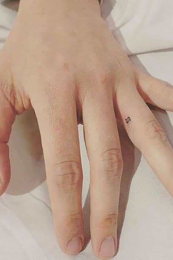 Finger Tattoos That Will Never Go Out of Style