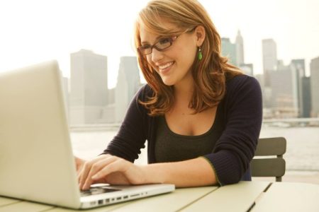 woman-on-computer