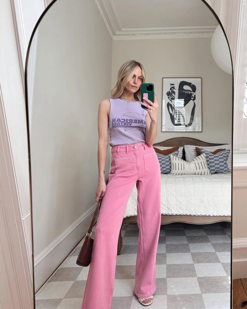 What are the Best Styling Tips for Women Wearing Pink Pants?